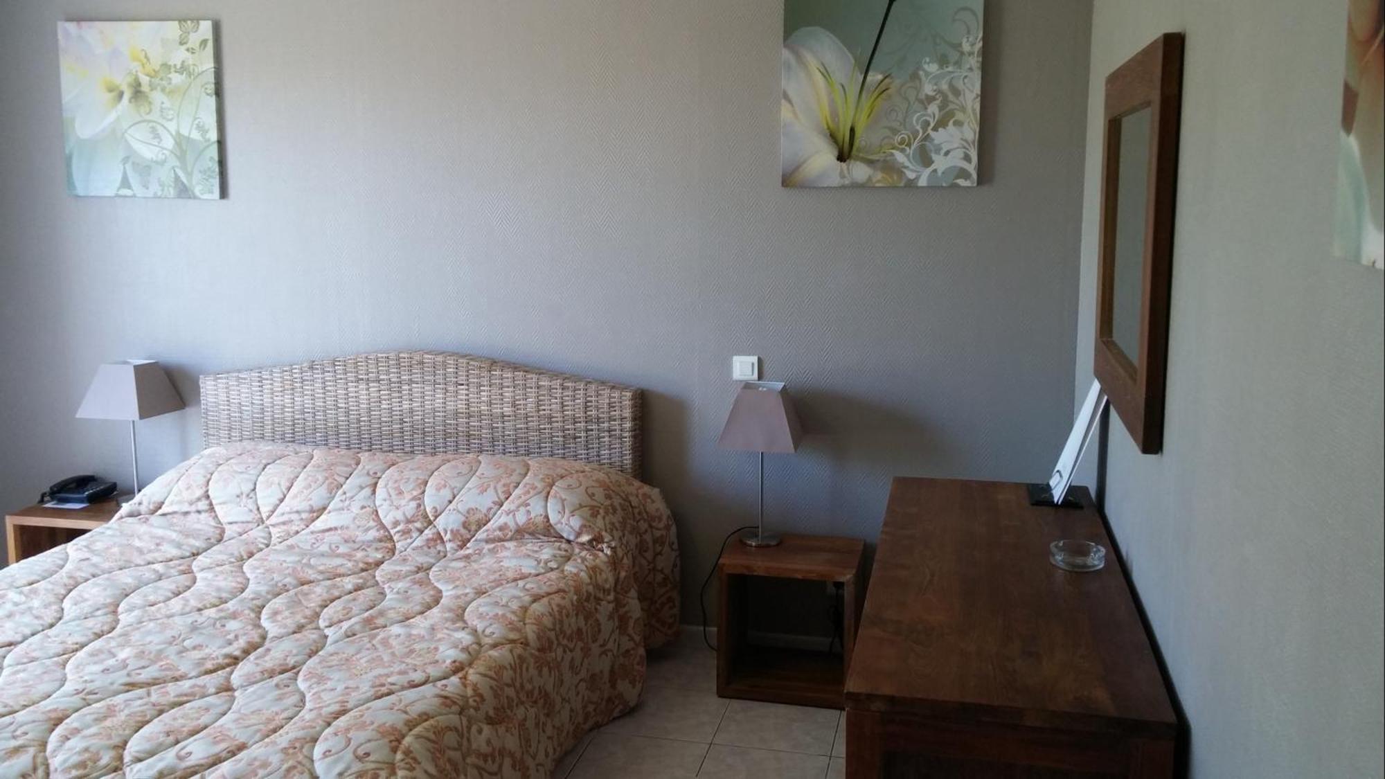 Hotel Pineto Biguglia  Rum bild